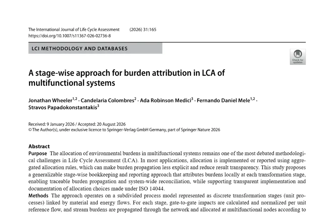 Primera página del artículo “A stage-wise approach for burden attribution in LCA of multifunctional systems”, en The International Journal of Life Cycle Assessment, con los autores y el resumen.
